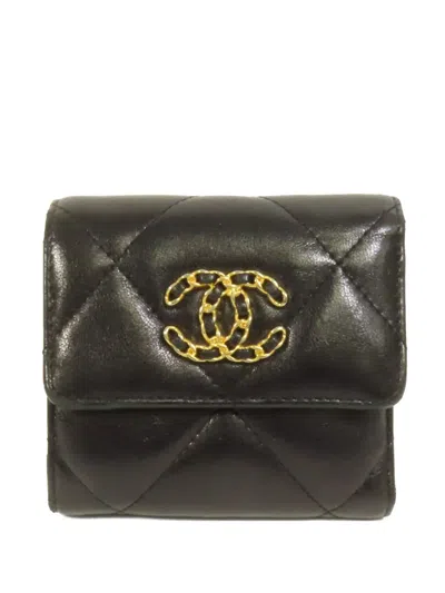 Pre-owned Chanel C19 Quilted Wallet In Black
