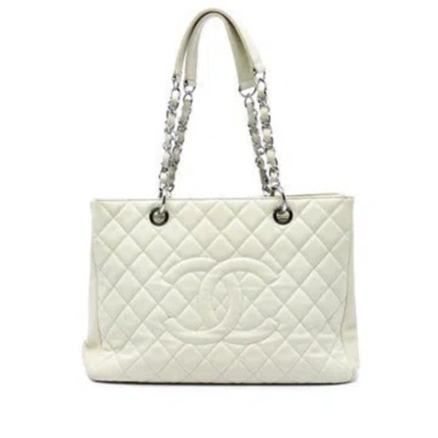 Pre-owned Chanel Calf Leather Caviar Grand Shopping Tote In White