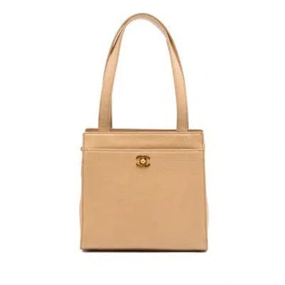Pre-owned Chanel Calf Leather Cc Caviar Turn Lock Tote In White
