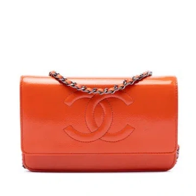 Pre-owned Chanel Calf Leather Cc Patent Caviar Wallet On Chain In Orange
