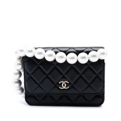 Pre-owned Chanel Calf Leather Cc Quilted Calfskin Maxi Pearls Wallet On Chain In Black