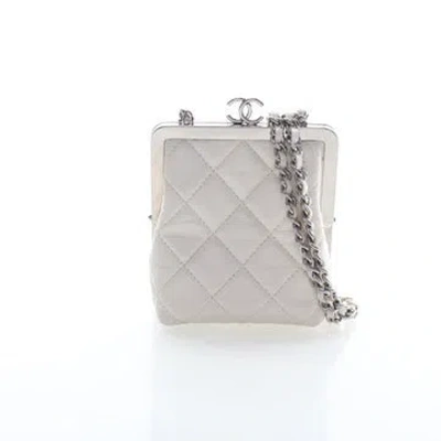 Pre-owned Chanel Calfskin Kiss-lock Clutch With Chain In White
