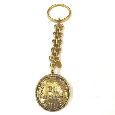 Pre-owned Chanel Cambon Keyring () In Gold