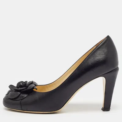 Pre-owned Chanel Camelia Size 38.5 Black Leather Cc Cap Toe Pumps