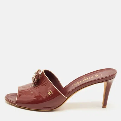 Pre-owned Chanel Camelia Size 39 Burgundy Patent Leather Flower Embellished Slide Sandals