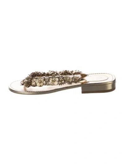 Pre-owned Chanel Camellia Accent Leather Flip Flops In Gold