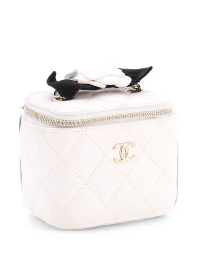 Pre-owned Chanel Camellia Bow Vanity Case With Chain Quilted Lambskin Mini Crossbody Bag In White