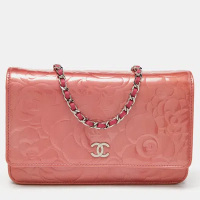 Pre-owned Chanel Camellia Patent And Leather Wallet On Chain In Pink