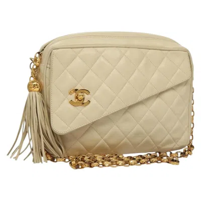 Pre-owned Chanel Camera Leather Shoulder Bag () In White