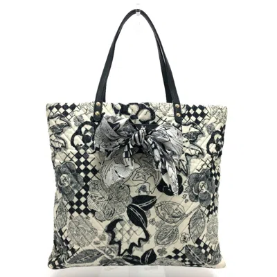 Pre-owned Chanel Canvas Handbag Tote Bag () In White