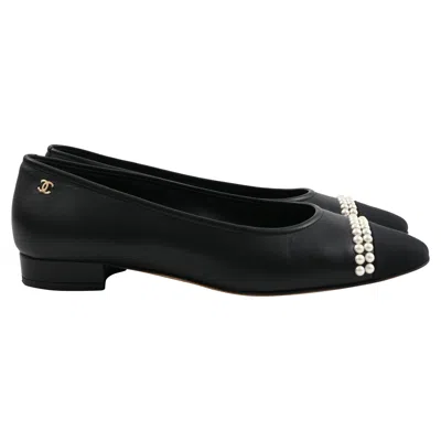 Pre-owned Chanel Cap-toe Pearl Detail Ballet Flats In Black Leather
