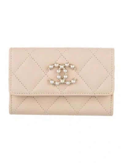 Pre-owned Chanel Card Holder Flap Interlocking Cc Logo Card Holder In Neutral