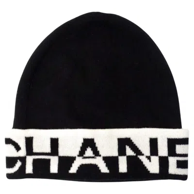 Pre-owned Chanel Cashmere Black & White Logo Beanie