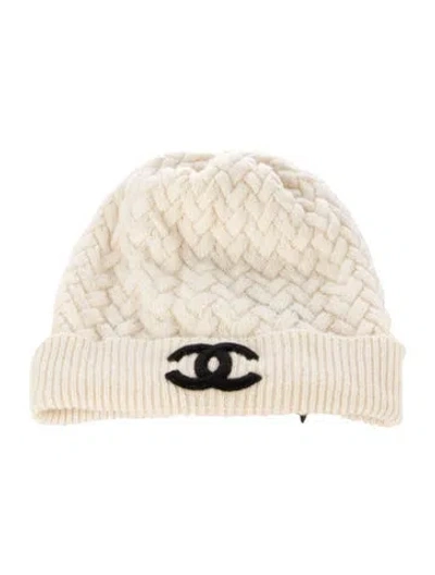 Pre-owned Chanel Cashmere Cc Beanie In Neutral
