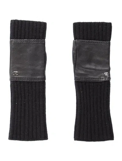 Pre-owned Chanel Cashmere Fingerless Gloves In Black