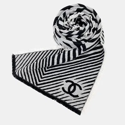 Pre-owned Chanel Cashmere Scarf In Black
