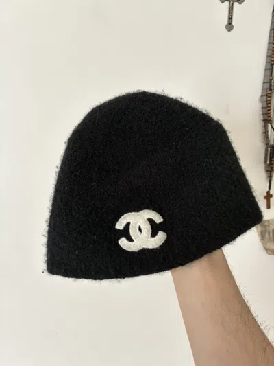 Pre-owned Chanel Cashmere Silk Cc Beanie In Black