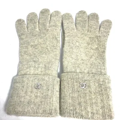 Pre-owned Chanel Cashmere Warm Gloves () In Sand