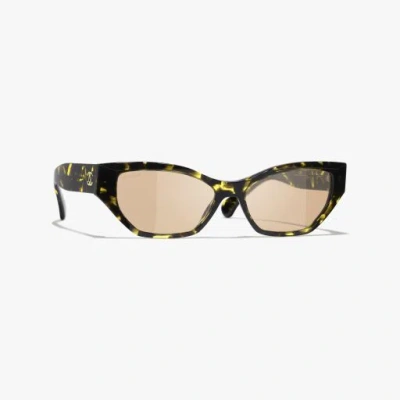 Chanel Cat Eye Sunglasses In Tortoise