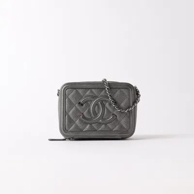 Pre-owned Chanel Caviar Mini Filigree Vanity Clutch