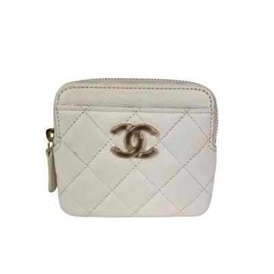 Pre-owned Chanel Caviar Quilted Cc Zip Card Holder White Wallet