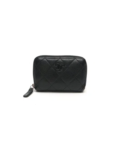 Pre-owned Chanel Caviar Zip Around Card Holder In Black