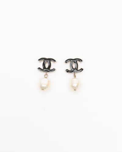 Pre-owned Chanel Cc And Pearls Earrings