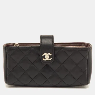 Pre-owned Chanel Cc Black Quilted Leather Pouch Clutch