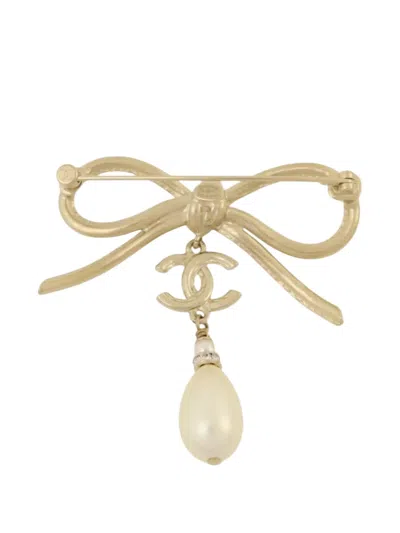 Pre-owned Chanel Cc Bow Brooch In Gold