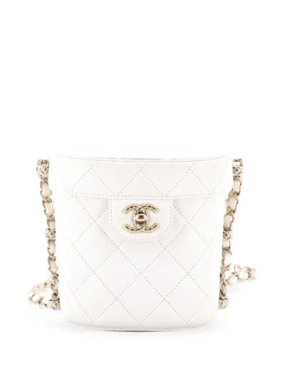 Pre-owned Chanel Cc Box Vanity Case With Chain Quilted Lambskin Small Pouch In White