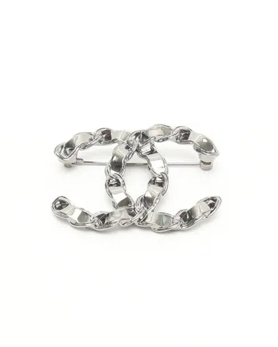 Pre-owned Chanel Cc Brooch In Silver