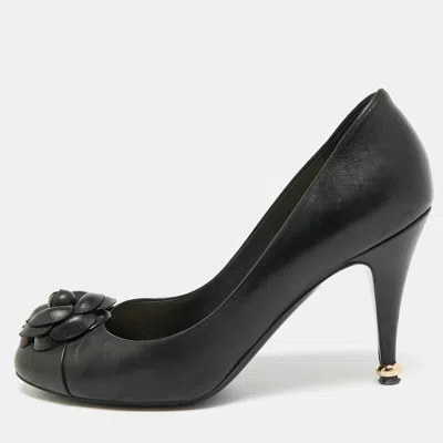 Pre-owned Chanel Cc Camelia Size 39 Black Leather Cap Toe Pumps