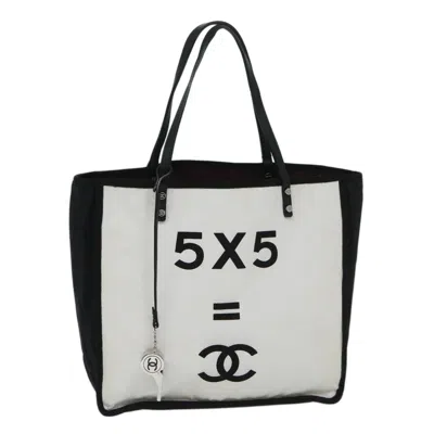 Pre-owned Chanel Cc Canvas Tote Bag () In White