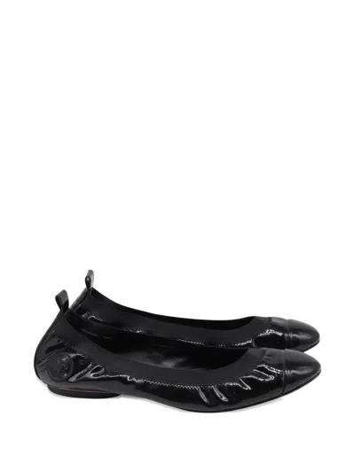 Pre-owned Chanel Cc Cap-toe Ballet Flats In Black