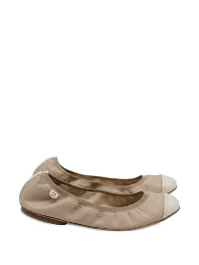 Pre-owned Chanel Cc Cap-toe Ballet Flats In Neutral