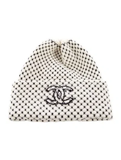 Pre-owned Chanel Cc Cashmere Beanie In Neutral