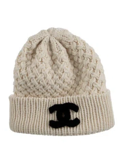 Pre-owned Chanel Cc Cashmere Beanie In Neutrals