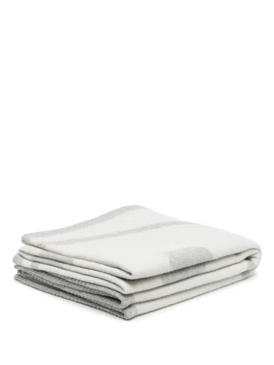 Pre-owned Chanel Cc Cashmere-blend Blanket In Grey