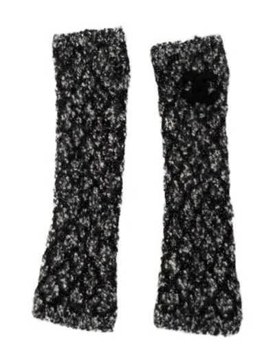 Pre-owned Chanel Cc Cashmere Gloves In Black