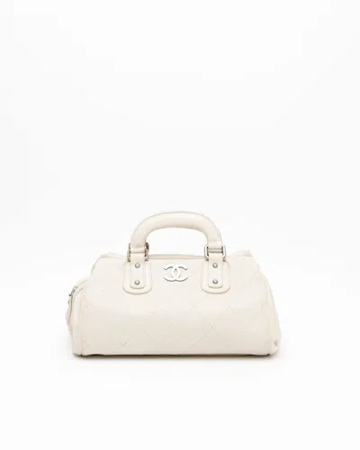 Pre-owned Chanel Cc Caviar Hobo Bag In White