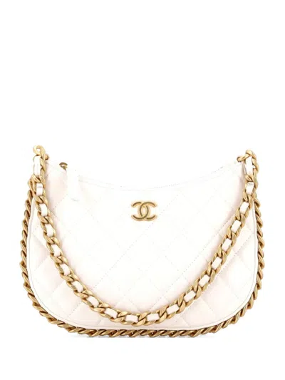 Pre-owned Chanel Cc Chain Around Quilted Lambskin Hobo Bag In White