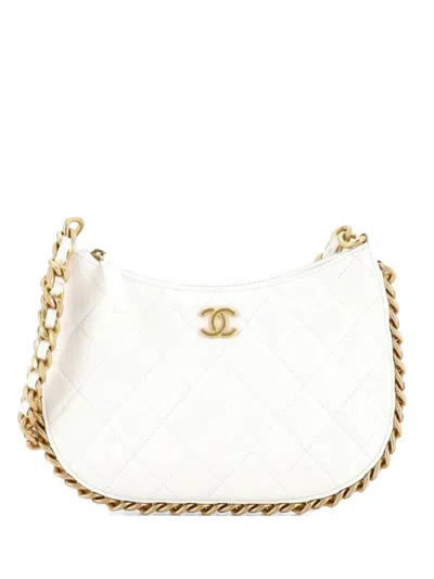 Pre-owned Chanel Cc Chain Around Quilted Lambskin Hobo Bag In White
