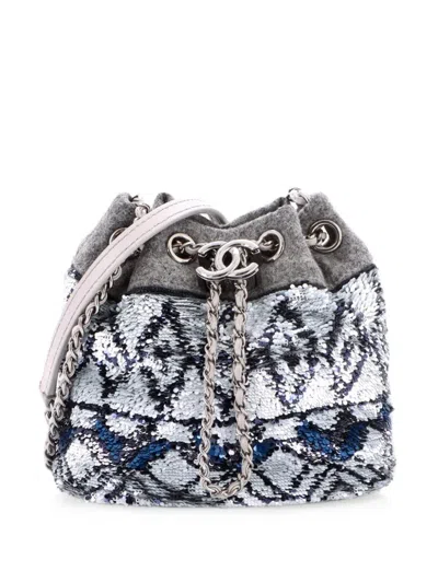 Pre-owned Chanel Cc Chain Drawstring Quilted Wool And Sequins Mini Bucket Bag In Gray
