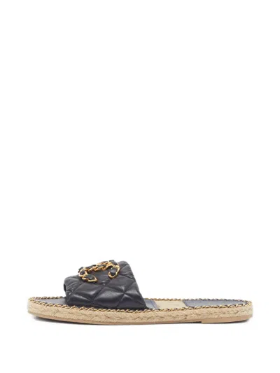 Pre-owned Chanel Cc Chain-link Espadrille Slides In Black