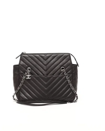 Pre-owned Chanel Cc Chevron Chain Tote Bag In Black