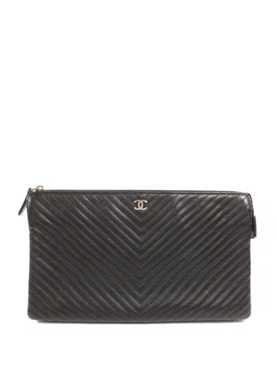 Pre-owned Chanel Cc Chevron-quilted Clutch Bag In Black