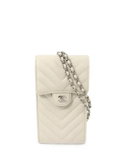 Pre-owned Chanel Cc Chevron-quilted Messenger Bag In White