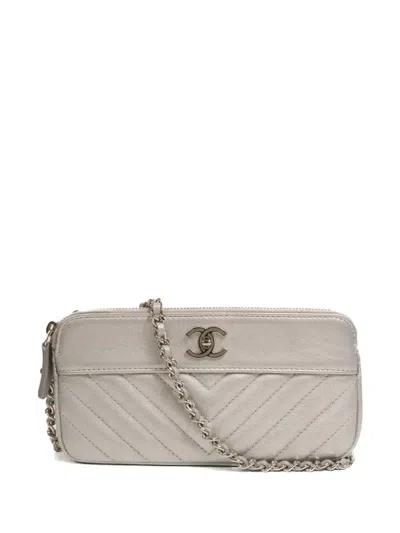 Pre-owned Chanel Cc Chevron-quilted Shoulder Bag In Silver
