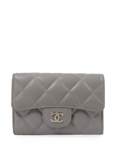 Pre-owned Chanel Cc Classic Flap Card Holder In Grey