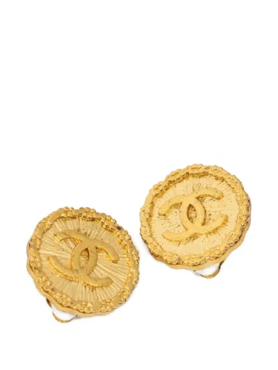 Pre-owned Chanel Cc Clip-on Earrings In Gold